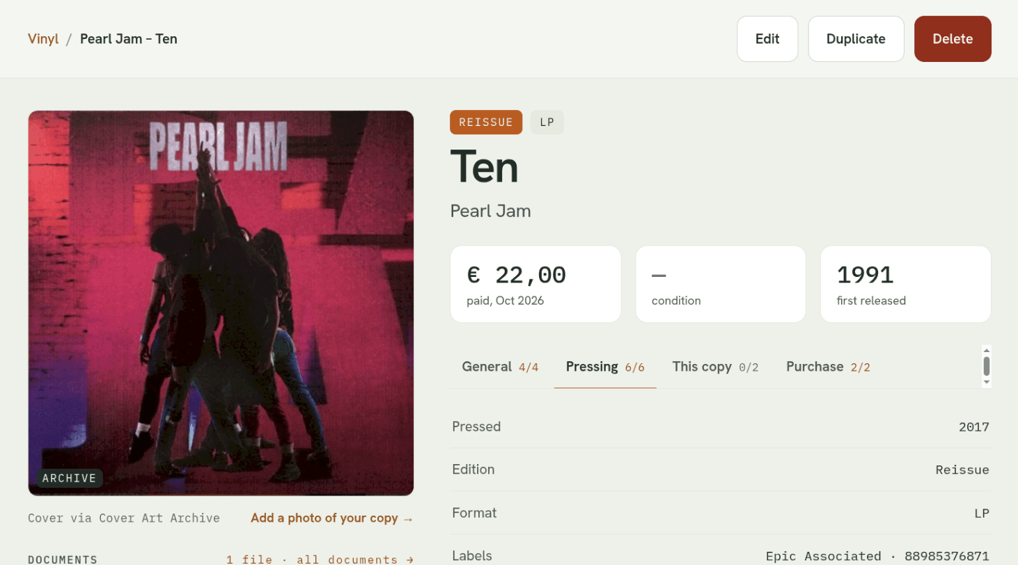 The page of Pearl Jam's Ten, with its cover, the price paid and the year it was first released. The Pressing tab is open, showing the year pressed, edition, format and labels.